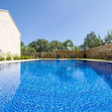 Aktis Luxury Villa *