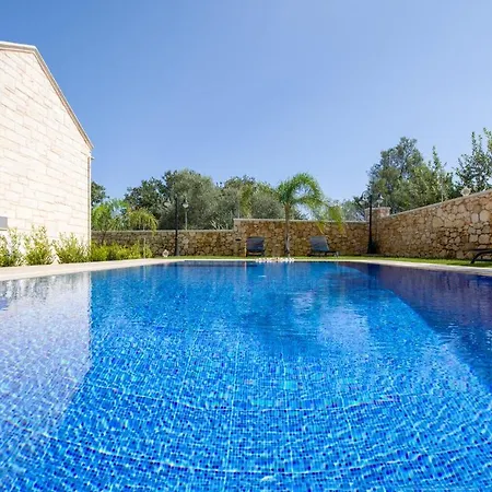 Aktis Luxury Villa *