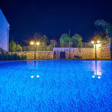 Aktis Luxury Villa *